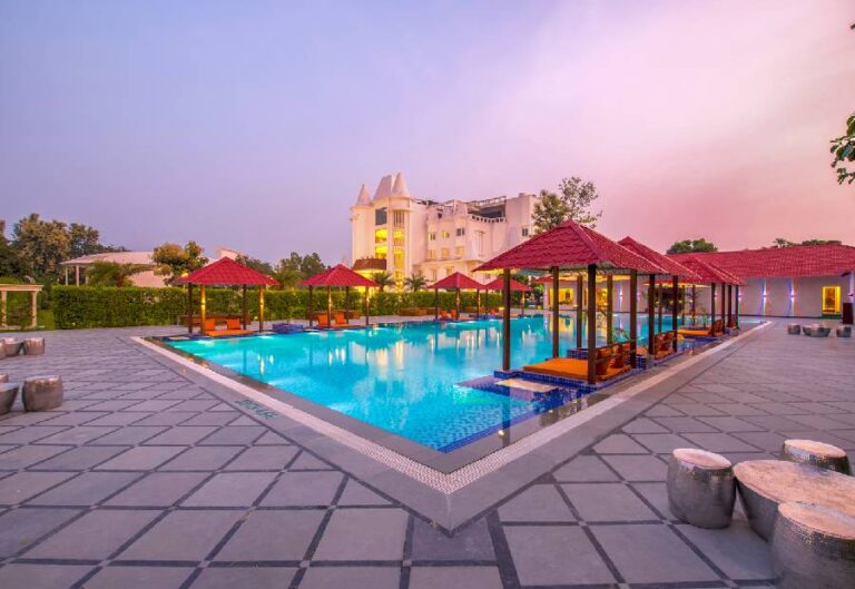 Tiaraa Hotel - Swimming Pool